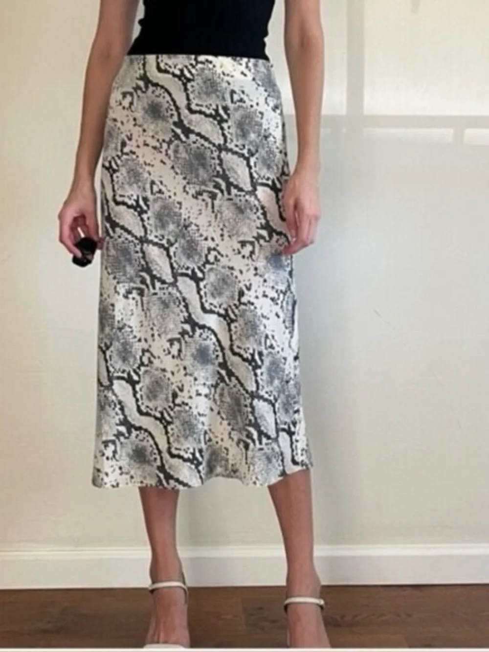 Aritzia Wilfred free silk midi skirt in snakeskin print (121)
